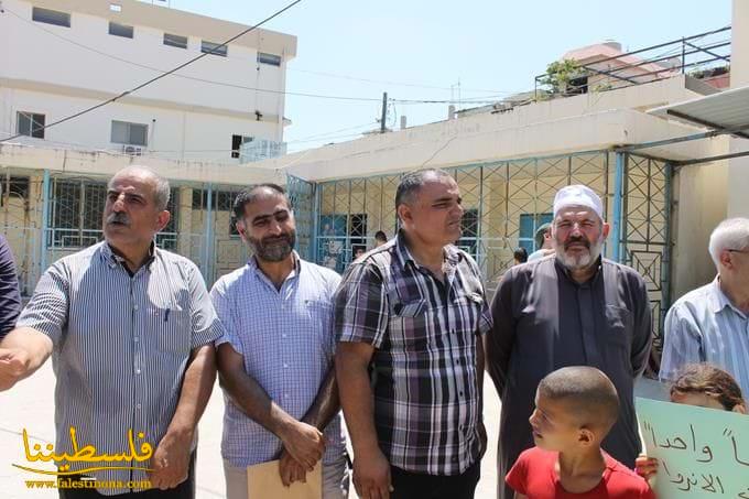 (تحت المقال - 3) - وقفة تضامنية في مخيم الرشيدية دعماً للاجئين الفلسطينيين لمواجهة سياسة الأونروا التقليصية