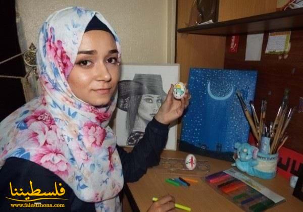 (تحت المقال - 3) - غزة :"أمل" .. فنّانة ترسم الانتفاضة على الحجارة والبيض