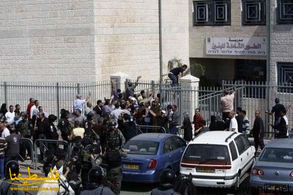 القدس: ملاحقة طلبة المدارس بالقنابل الصوتية..اقتحام الصفوف ..اعتقالات