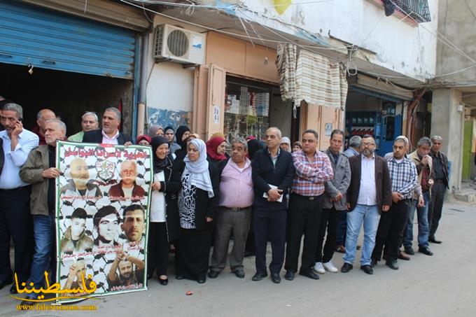 (تحت المقال - 6) - اعتصامٌ في عين الحلوة تضامناً مع أسرانا البواسل في معتقلات الاحتلال الصهيوني