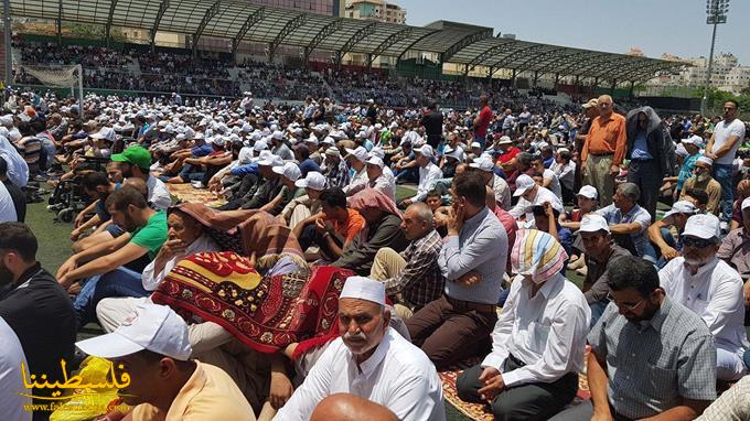 طوباس: المئات يؤدون صلاة الجمعة في ساحات المساجد تضامنا مع الأقصى