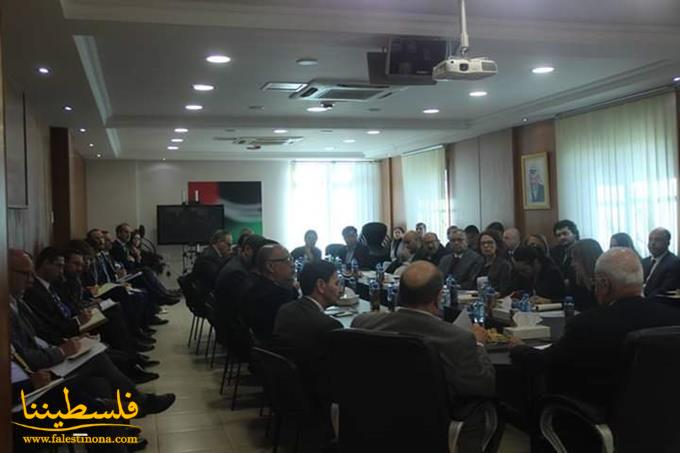 إجتماع دبلوماسي لـ"م. ت. ف." بحضور عريقات وأبو هولي والحسيني