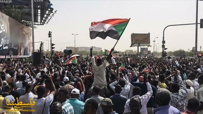 السودان: قوى التغيير تدعو "العسكري" إلى حماية سلمية الثورة