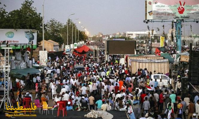 ردًا على تعليق التفاوض: السودانيون يتوافدون إلى مقر الاعتصام