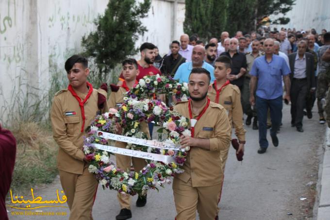 (تحت المقال - 2) - فصائل منظمة التحرير الفلسطينية تنظم مسيرةً في مخيم عين الحلوة وتكلل أضرحة الشهداء