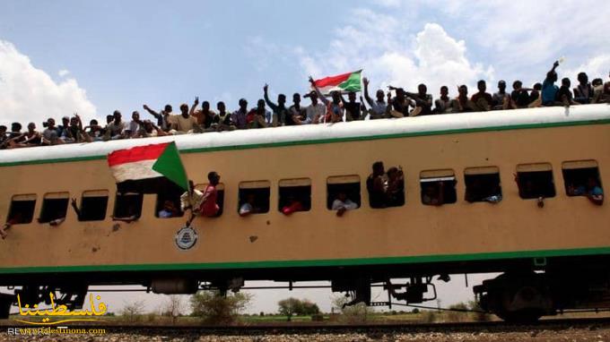 السودانيون يترقبون حل المجلس العسكري الانتقالي