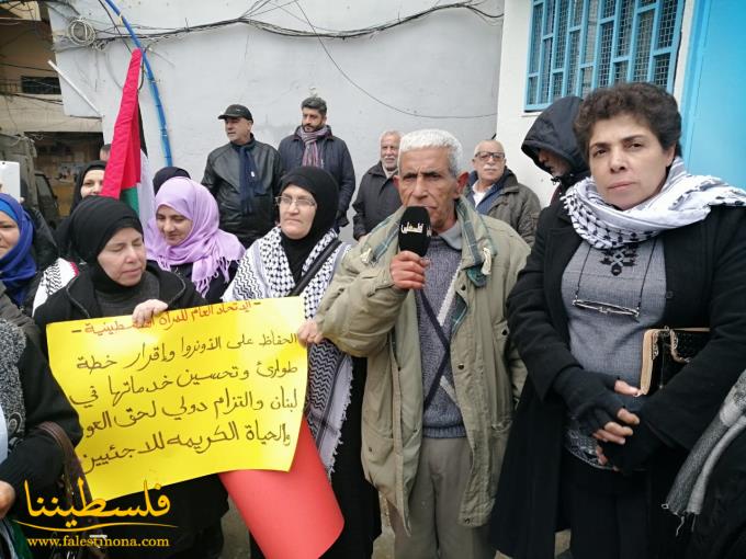 (تحت المقال - 1) - اتحاد المرأة الفلسطينية يُنظِّم وقفةً احتجاجيّةً ضدَّ "صفقة القرن" في البداوي