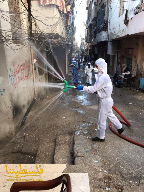 (تحت المقال - 4) - بتعليماتٍ من السَّفير دبور الدفاع المدني الفلسطيني يعقِّم مخيم البداوي