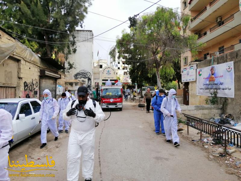 (تحت المقال - 1) - بتعليماتٍ من السَّفير دبور الدفاع المدني الفلسطيني يعقِّم مخيم البداوي