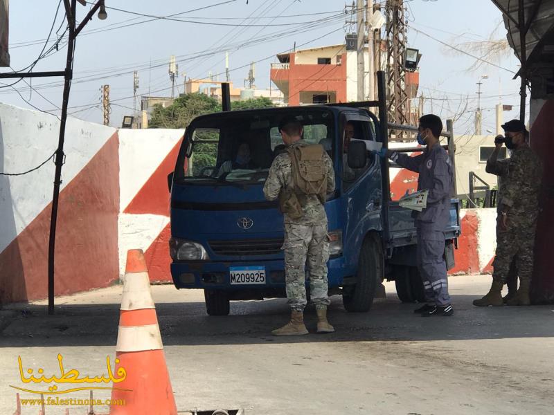 (تحت المقال - 2) - جمعية الهلال الأحمر الفلسطيني تقيم حواجز متنقلة على مداخل المخيَّمات لنشر التوعية من فيروس كورونا