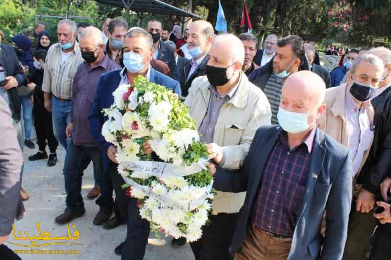 (تحت المقال - 4) - حركة "فتح" تُكلّل بالورد النّصب التذكاري في مقبرة الشهداء في عين الحلوة