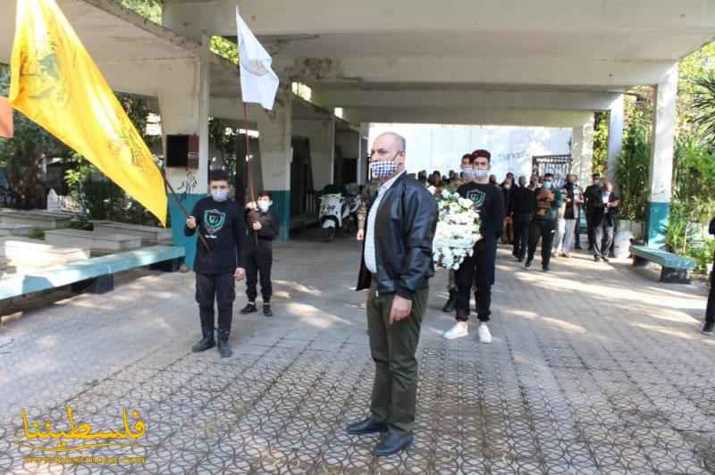 (تحت المقال - 8) - حركة "فتح" تُكلّل بالورد النّصب التذكاري في مقبرة الشهداء في عين الحلوة