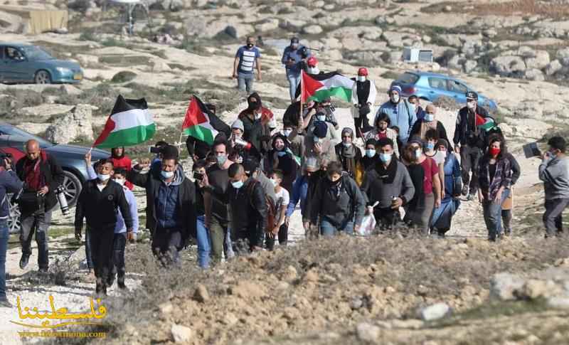 وقفة رفضًا لقرار إزالة مدرسة ومسجد بمسافر يطا جنوب الخليل