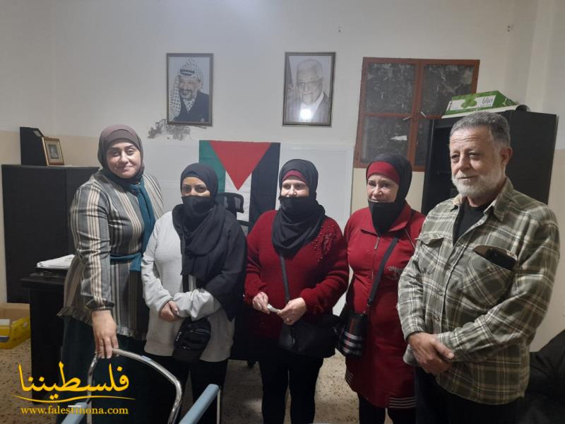 الاتحاد العام للمرأة الفلسطينية في مخيم برج البراجنة يساعد ذوي الاحتياجات الخاصة بأدوات معينة