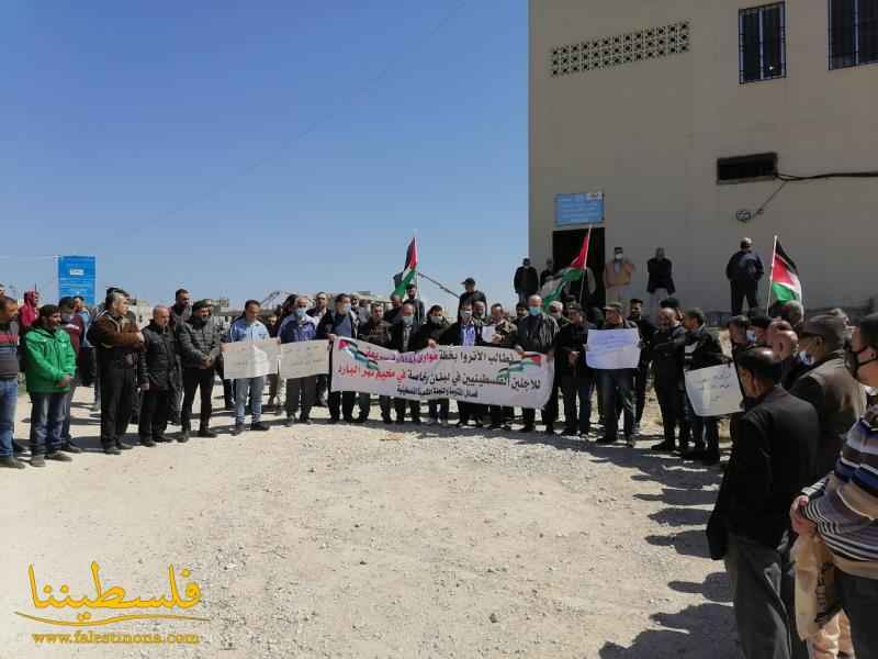 (تحت المقال - 3) - اعتصامٌ احتجاجيٌّ في مخيَّم نهر البارد رفضًا لسياسة الأونروا وإهمالها تجاه أبناء شعبنا