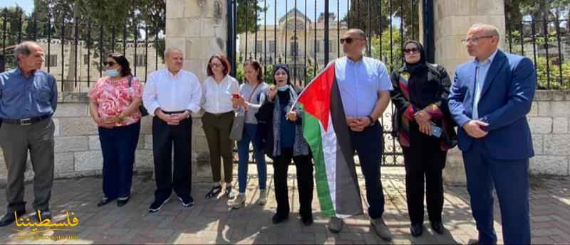 مرشحو التشريعي عن القدس ينظمون وقفة أمام بيت الشرق تأكيدًا على حق القدس بالانتخابات