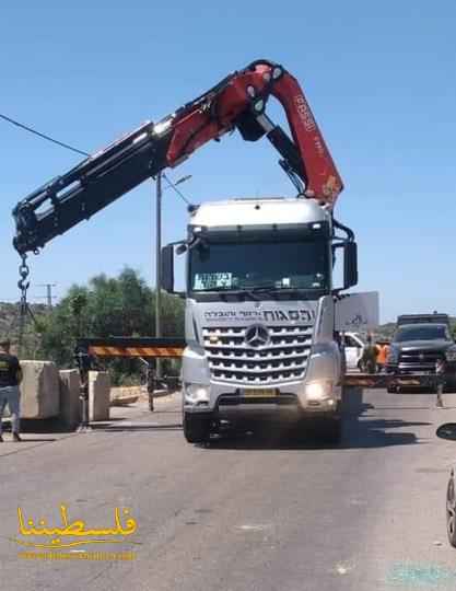 الاحتلال يضع مكعبات اسمنتية داخل برطعة جنوب غرب جنين