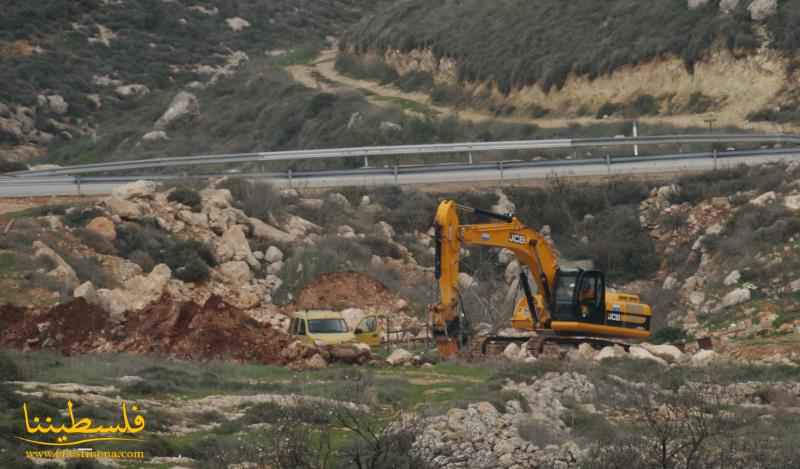 الاحتلال يجرف أراضي زراعية ويردم بئرا للمياه غرب بيت لحم