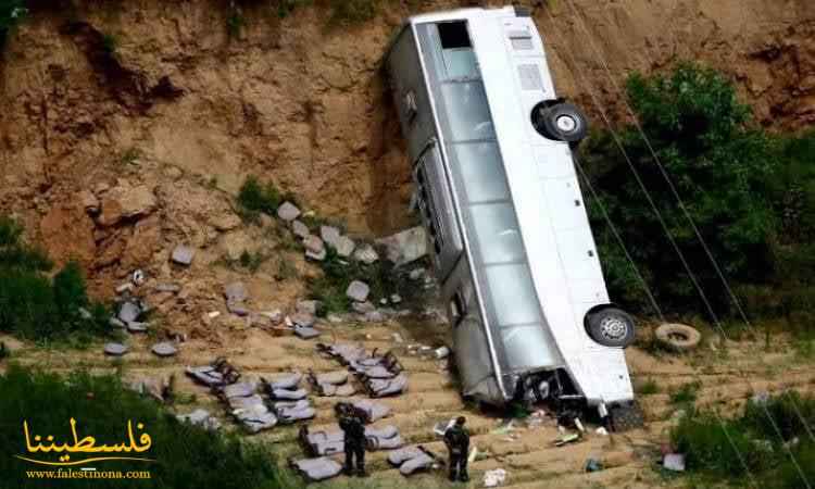 مصرع 19 شخصًا وإصابة العشرات في انقلاب حافلة جنوب غرب باكستان