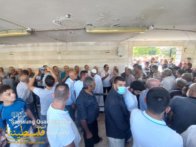 (تحت المقال - 5) - موكبٌ جنائزيٌّ مهيب في وداع المناضل مصطفى زريقة في بلدة المنية