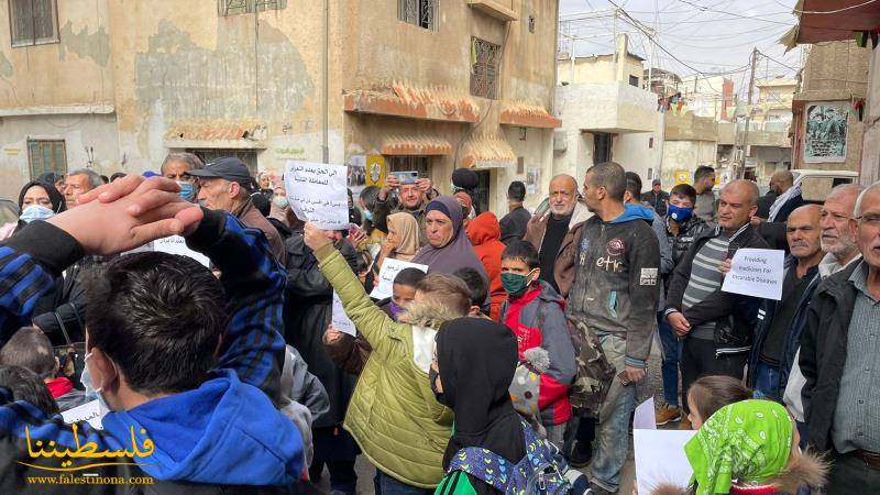 (تحت المقال - 5) - اعتصامٌ حاشدٌ في مخيَّم الجليل بدعوةٍ من اللِّجان الشَّعبية في البقاع للضغط على الدول المانحة بتقديم الدعم المالي للأونروا