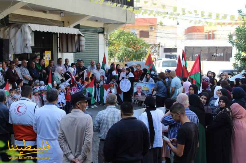 (تحت المقال - 6) - الاتحاد العام للمرأة الفلسطينية ينظمُ وقفةً تضامنيةً في مخيّم الرشيدية