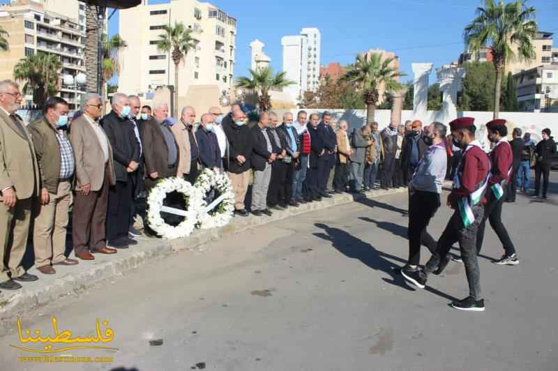 (تحت المقال - 11) - قيادة حركة "فتح" وفصائل "م.ت.ف" تُكلِّل بالورد النصب التذكاري لشهداء الاجتياح الصهيوني عام ١٩٨٢ في مدينة صيدا