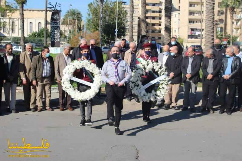 (تحت المقال - 25) - قيادة حركة "فتح" وفصائل "م.ت.ف" تُكلِّل بالورد النصب التذكاري لشهداء الاجتياح الصهيوني عام ١٩٨٢ في مدينة صيدا