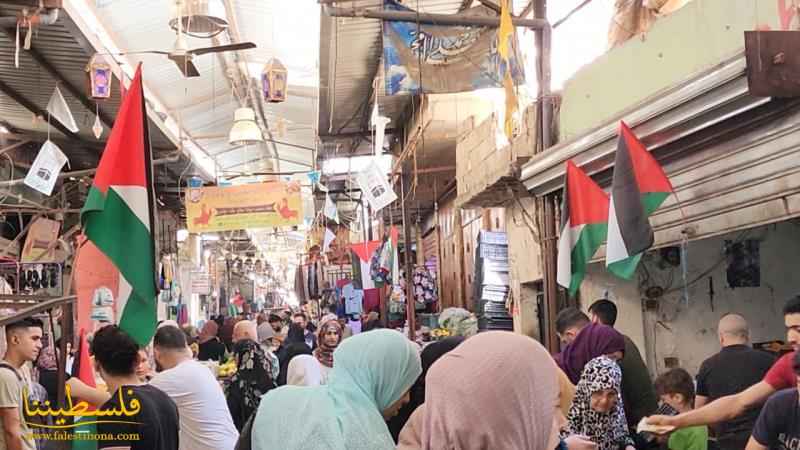 (تحت المقال - 17) - جماهيرُ شعبنا في مخيّمات وتجمُّعات لبنان ترفعُ الأعلامَ الفلسطينيةَ تنديدًا بمسيرة الأعلام في القدس المحتلة