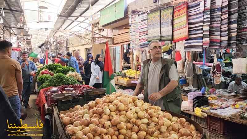 (تحت المقال - 15) - جماهيرُ شعبنا في مخيّمات وتجمُّعات لبنان ترفعُ الأعلامَ الفلسطينيةَ تنديدًا بمسيرة الأعلام في القدس المحتلة