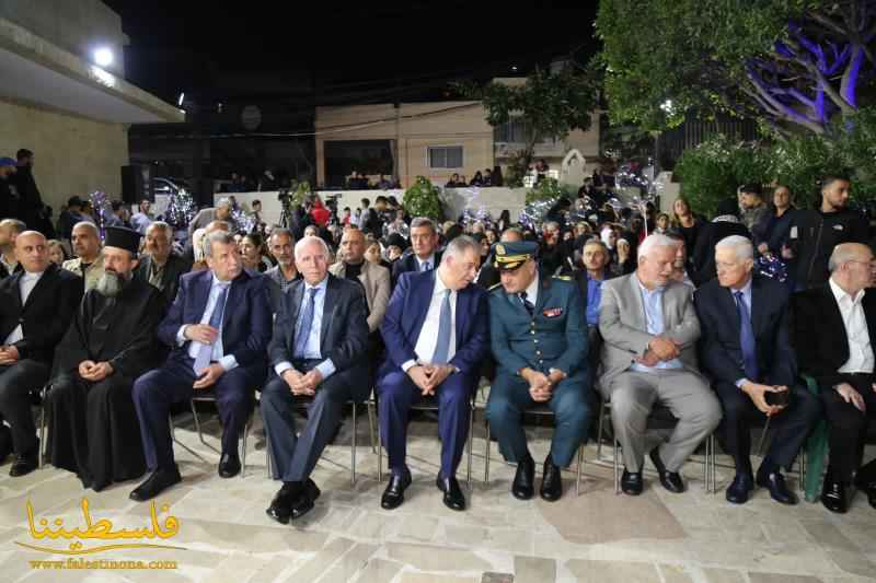 إضاءة شجرة الميلاد في مخيّم ضبية وسط حضور رسمي وشعبي لبناني فلسطيني