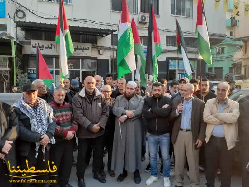 (تحت المقال - 5) - وقفةُ غضبٍ في مخيّم نهر البارد دعمًا لأهلنا في جنين وتنديدًا بجرائم الاحتلال الصهيوني