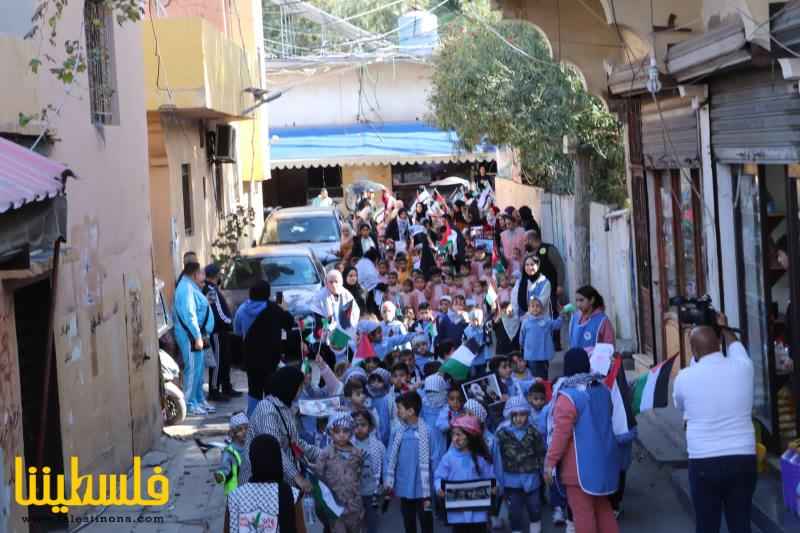 حركة "فتح" تنظِّم مسيرة أطفال في مخيَّم الرشيدية اسناداً لأطفالنا البواسل في غزة