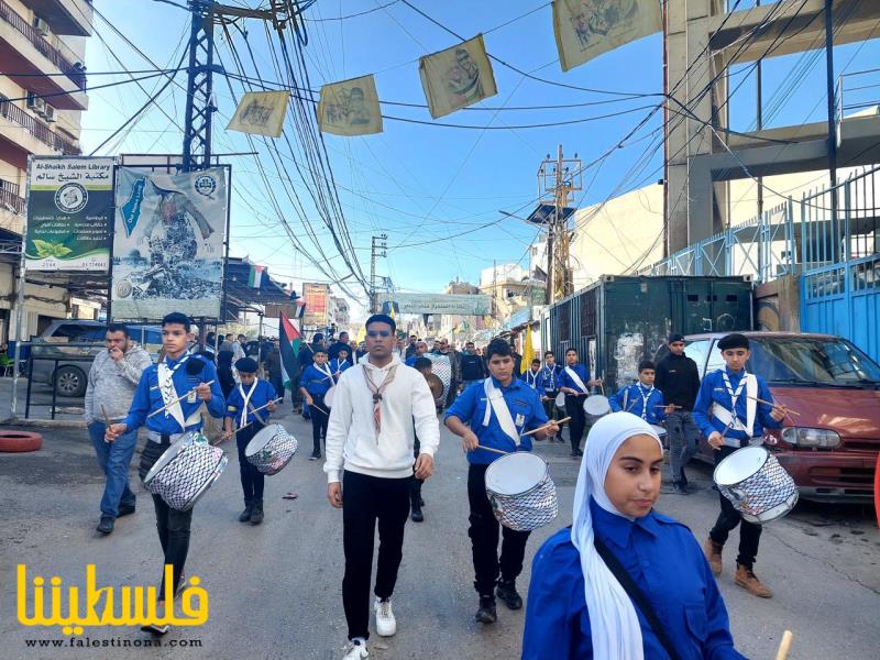 حركة "فتح" في البداوي تُحيي يوم الشهيد الفلسطيني بمسيرة أكاليل جماهيرية