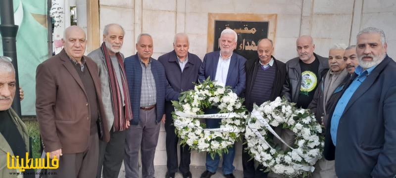 قيادة حركة "فتح" وفصائل "م.ت.ف" تُكلِّل بالورد النصب التذكاري للشهداء في مدينة صيدا